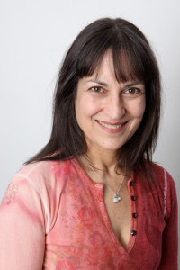 FIRST-HAND-WOMAN---KARUSIA
